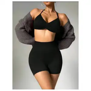 CONJUNTO DE TOP Y LICRA CORTA 4 miniatura 3